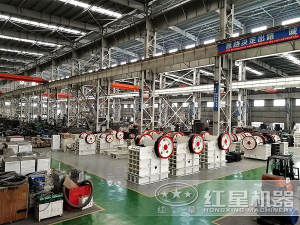 顎式粉碎機車(chē)間圖
