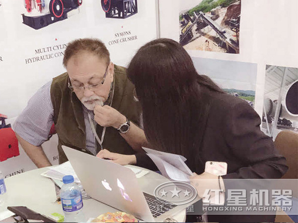 展會了解制沙機(jī)設(shè)備的客戶