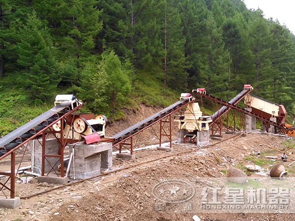 小型青石造沙機客戶(hù)現場(chǎng)